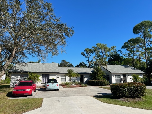 14th Street in Naples, FL - Building Photo