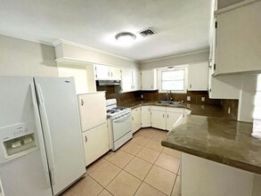 701 Gardenia Ln in Victoria, TX - Building Photo - Building Photo