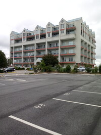 The Pier Condominium in Norfolk, VA - Foto de edificio - Building Photo