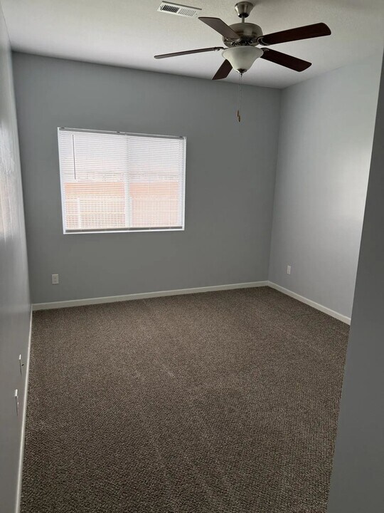 10608 E Conifer St in Eastborough, KS - Building Photo