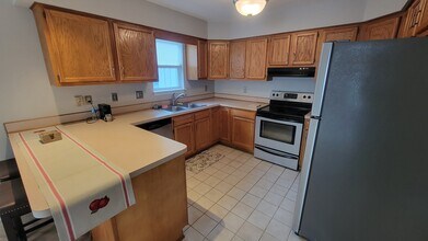 615 Hilltop Ter, Unit 615 in Tallmadge, OH - Building Photo - Building Photo