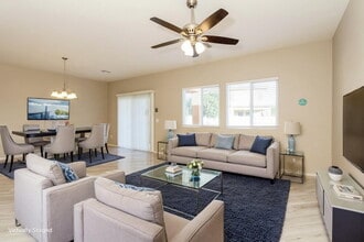 8391 W Kittiwake Ln in Tucson, AZ - Foto de edificio - Building Photo