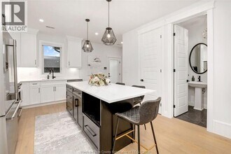 1033 Walker Rd in Windsor, ON - Building Photo - Building Photo