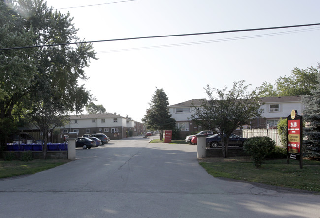 Glenwood Park Townhomes in Burlington, ON - Building Photo - Building Photo