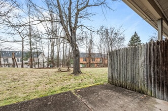 343 Oakland St in Manchester, CT - Building Photo - Building Photo