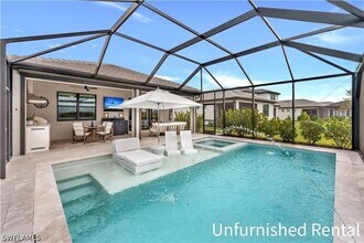 20240 Napa Loop in Estero, FL - Foto de edificio - Building Photo
