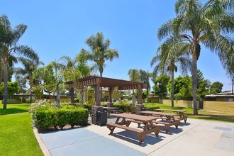 City Villas in Garden Grove, CA - Foto de edificio - Building Photo