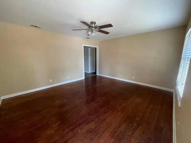 1906 Anaqua Ave in Victoria, TX - Building Photo - Building Photo