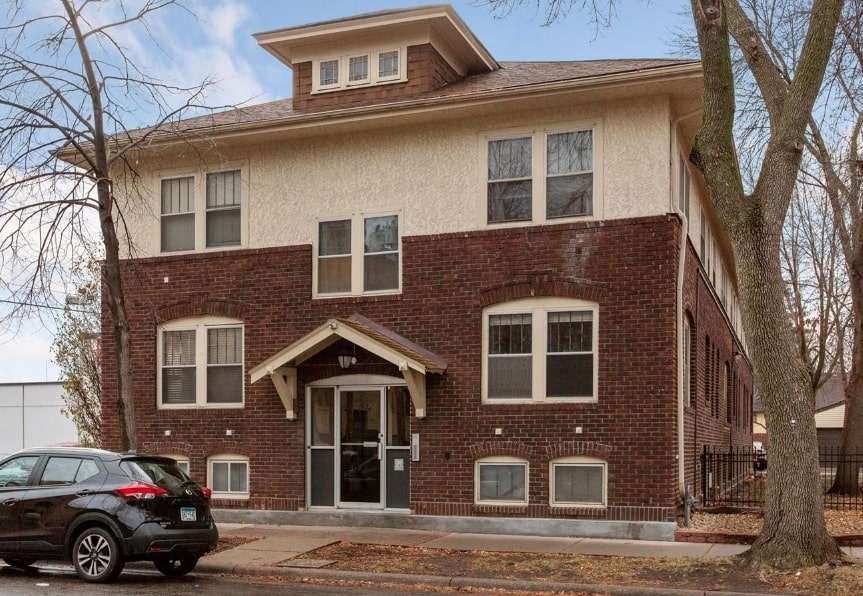 1598 Charles in St. Paul, MN - Building Photo