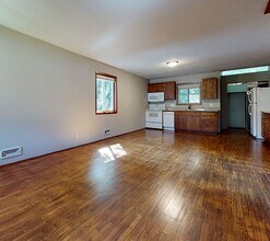 1087 18th Ave SE in Minneapolis, MN - Building Photo - Building Photo