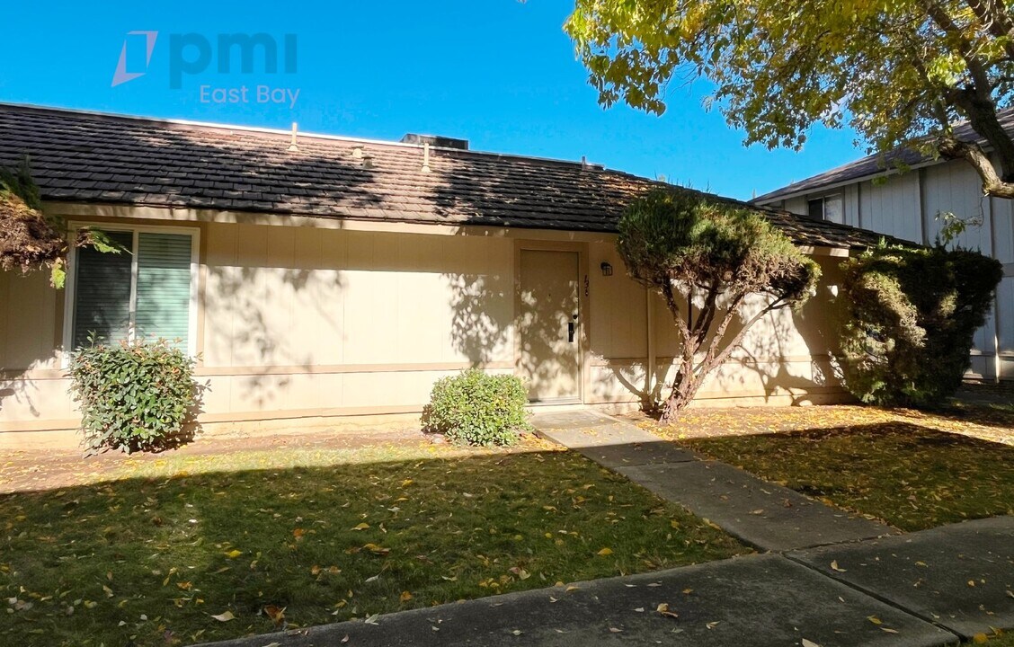 4260 Clayton Rd-Unit -13 in Concord, CA - Building Photo