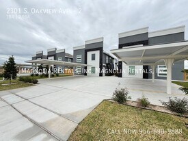 2301 S Oakview Dr, Unit 2 in Edinburg, TX - Building Photo