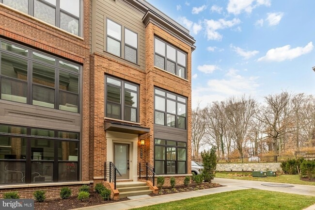 5414 Goshawk Aly in Bethesda, MD - Foto de edificio - Building Photo