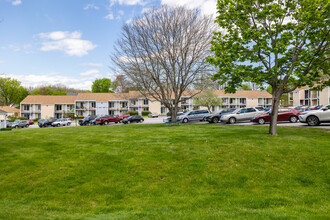 Cocheco Court in Dover, NH - Foto de edificio - Building Photo
