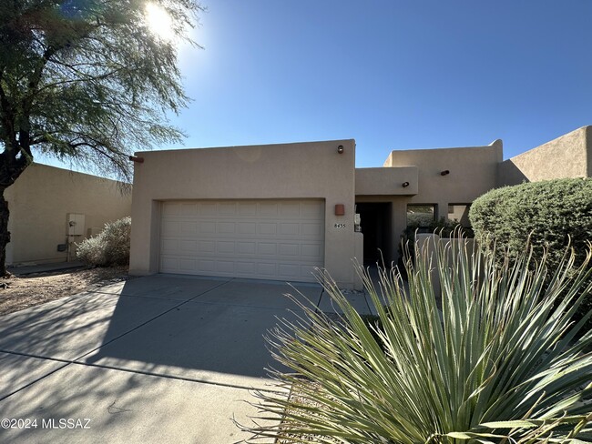 8435 N Hanks Pl in Tucson, AZ - Foto de edificio - Building Photo