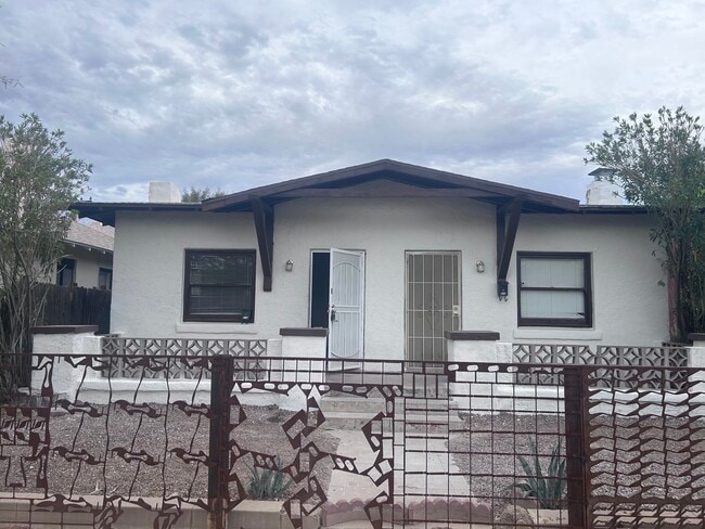 property at 616 E 8th St