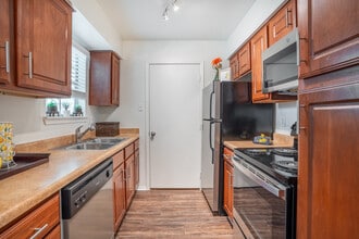Village by the Sea in Galveston, TX - Foto de edificio - Interior Photo