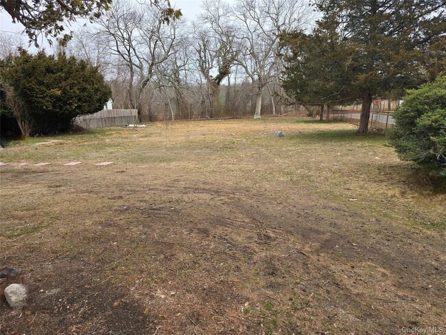 5 Cedar Rd E in Mastic Beach, NY - Building Photo - Building Photo