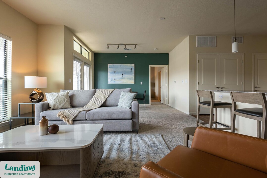715 W Slaughter Ln in Austin, TX - Building Photo