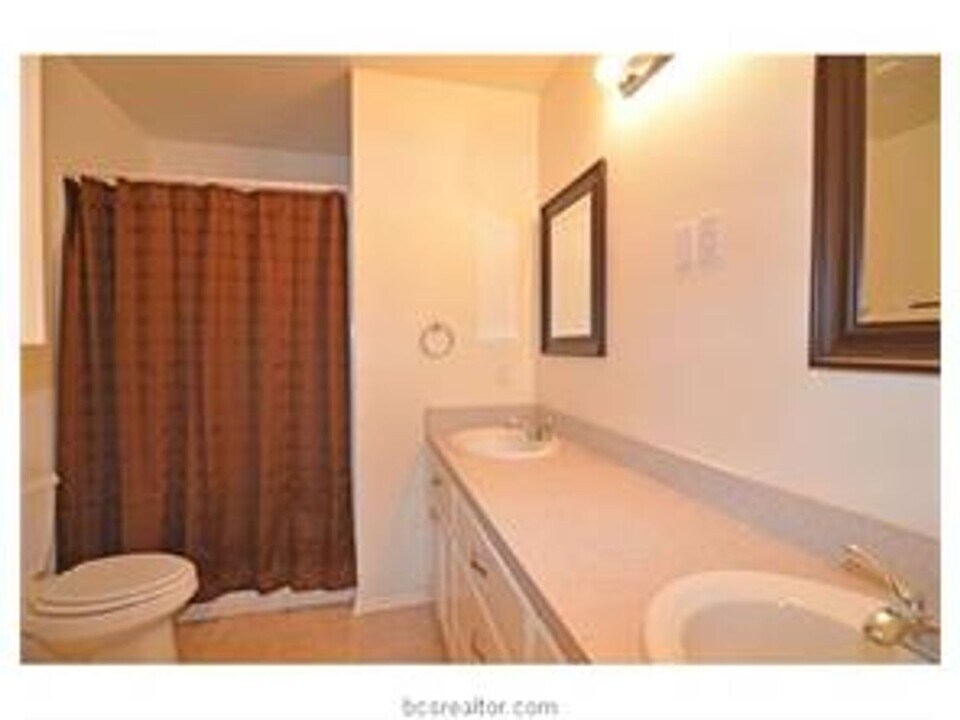 1716 Rock Hollow Loop in Bryan, TX - Building Photo