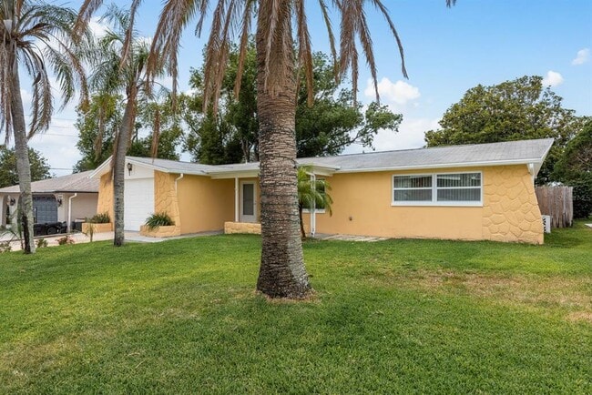 3511 Calera Dr in New Port Richey, FL - Building Photo - Building Photo