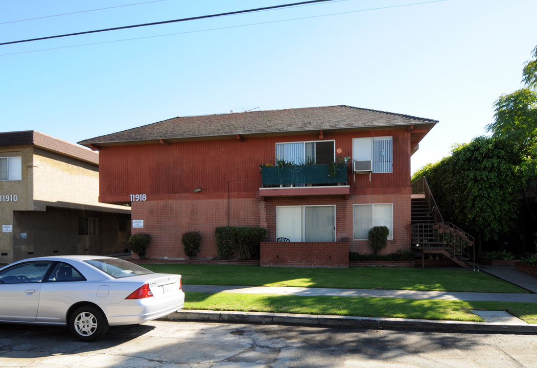 11918 Louise Ave in Los Angeles, CA - Building Photo