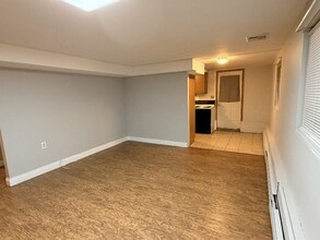 349 Old Hauppauge Rd, Unit Old Happaugue Rd in Smithtown, NY - Foto de edificio - Building Photo