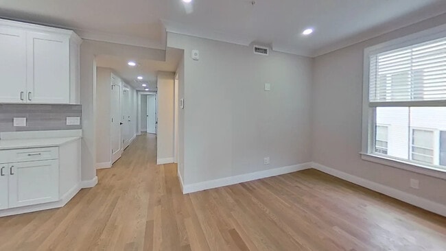 153 Foster St, Unit 2 in Boston, MA - Building Photo - Building Photo