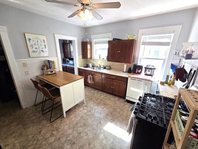 31 Electric Ave, Unit #2 in Somerville, MA - Building Photo - Building Photo