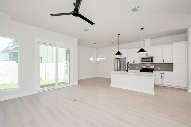 2725 Bristol Dr in Austin, TX - Building Photo - Building Photo