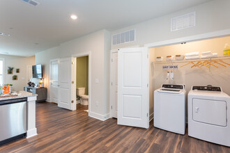 Riverwood Apartments & Townhomes in Wilmington, NC - Building Photo - Interior Photo