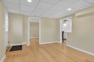 11 Doris Ct in Northport, NY - Building Photo - Building Photo