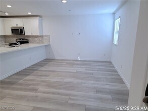 6232 Foxes Dl St in Las Vegas, NV - Building Photo - Building Photo