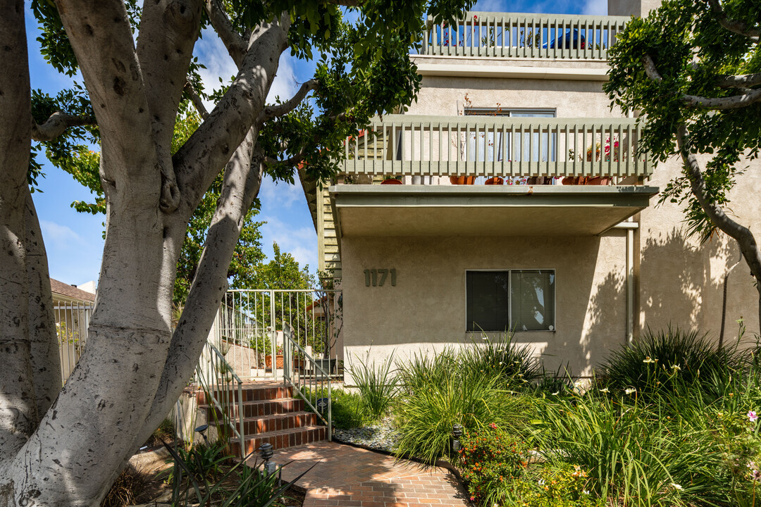 1171 Stanford St in Santa Monica, CA - Building Photo