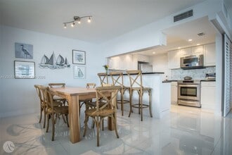 177 Ocean Ln Dr in Key Biscayne, FL - Building Photo - Building Photo