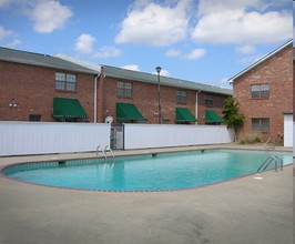 Mark V Apartments in Hattiesburg, MS - Foto de edificio - Building Photo