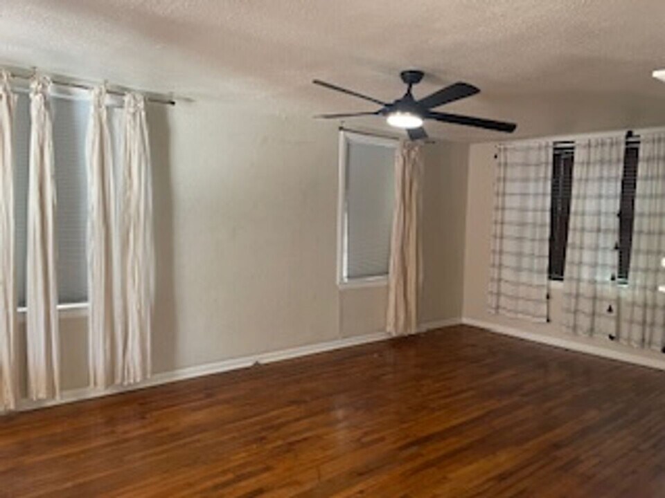 1140 W Frey in Stephenville, TX - Building Photo