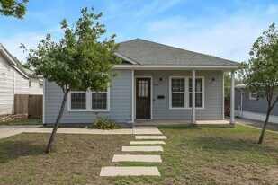 534 Rigsby Ave in San Antonio, TX - Building Photo