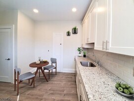 14 Forest St in Montclair, NJ - Building Photo