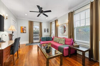 536 Hawthorne Ln in Charlotte, NC - Foto de edificio - Building Photo