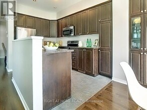 125 Hornchurch Ln in Ottawa, ON - Building Photo - Building Photo