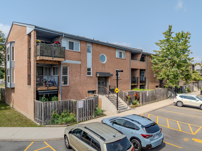 2866 Battleford Rd in Mississauga, ON - Building Photo - Building Photo