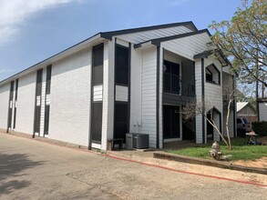 Terraces at Shady Grove in Irving, TX - Building Photo - Building Photo