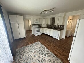 901 S Kalamazoo Ave in Marshall, MI - Building Photo - Building Photo