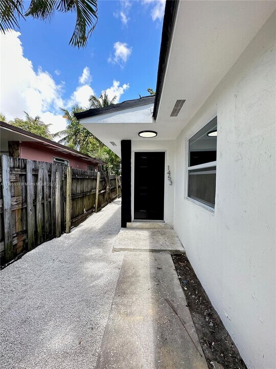 1453 NW 34th St-Unit -1453 in Miami, FL - Foto de edificio
