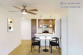 333 1st St, Unit SI FL1-ID6799A in Seal Beach, CA - Foto de edificio - Building Photo