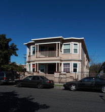 725-737 E 24th St in Los Angeles, CA - Building Photo - Building Photo