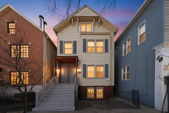 3037 N Southport Ave, Unit 2R in Chicago, IL - Building Photo - Building Photo