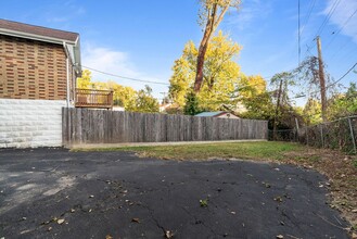 8125 Toddy Ave in St. Louis, MO - Foto de edificio - Building Photo