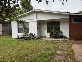 1205 Fieldcrest Dr in Austin, TX - Building Photo